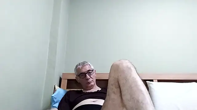 BIGUNCUTHARDCOCK online show from January 17, 2026, 2:42 pm