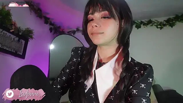 loIijanne online show from April 21, 2026, 11:44 pm