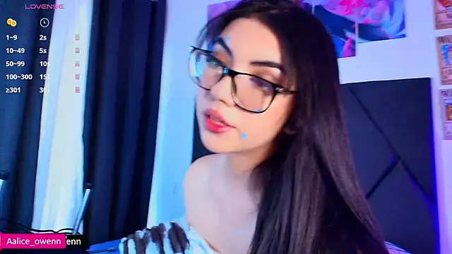 Snapshot of Aliceowenn chatting on November 11, 2025, 9:09 pm Aliceowenn online show from November 11, 2025, 9:09 pm