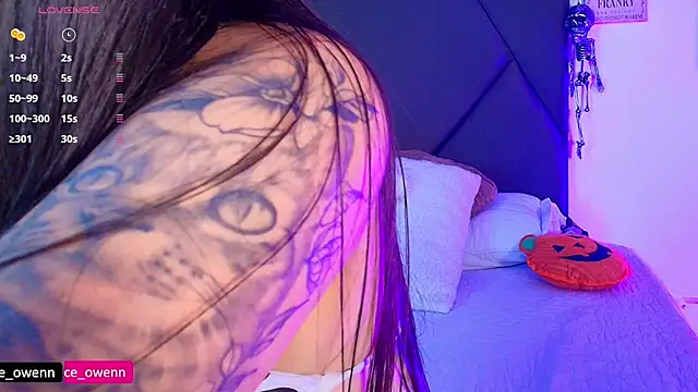 Snapshot of Aliceowenn chatting on November 1, 2025, 9:08 pm Aliceowenn online show from November 1, 2025, 9:08 pm