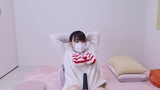 Snapshot of hi---chan- chatting on December 17, 2025, 8:14 pm hi---chan- online show from December 17, 2025, 8:14 pm