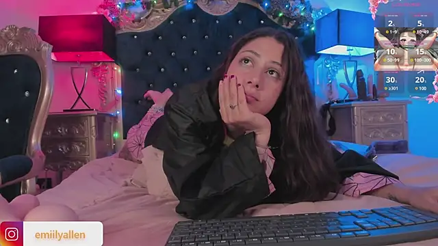 EmilyAllen  online show from December 19, 2024, 12:01 pm