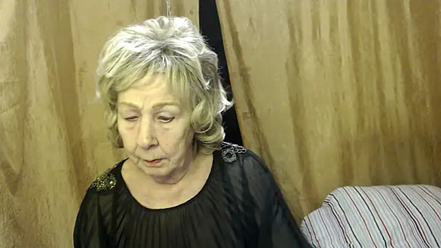 Snapshot of _Estelitta_5 chatting on February 18, 2025, 11:52 pm  Estelitta 5 online show from February 18, 2025, 11:52 pm