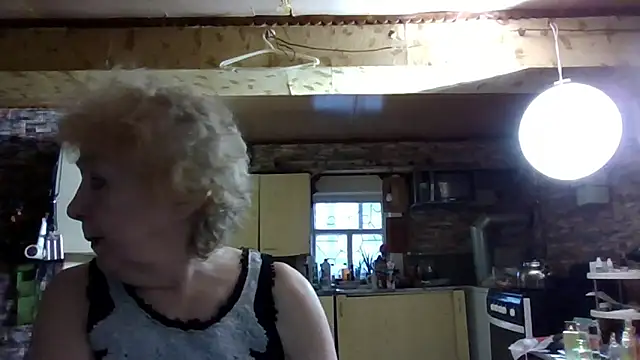 Snapshot of _Estelitta_5 chatting on December 17, 2025, 11:26 am Estelitta 5 online show from December 17, 2025, 11:26 am