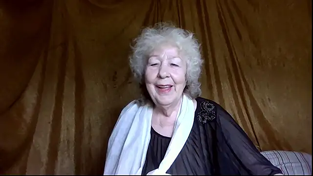 Snapshot of _Estelitta_5 chatting on May 25, 2026, 6:34 am Estelitta 5 online show from May 25, 2026, 6:34 am