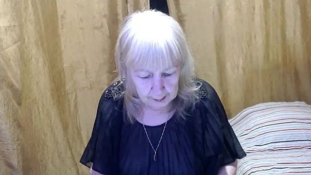 Snapshot of _Estelitta_5 chatting on February 22, 2025, 3:47 pm  Estelitta 5 online show from February 22, 2025, 3:47 pm