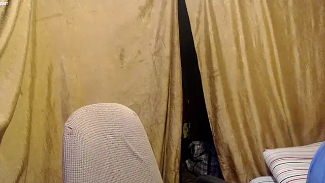 Snapshot of _Estelitta_5 chatting on November 10, 2025, 11:37 am Estelitta 5 online show from November 10, 2025, 11:37 am