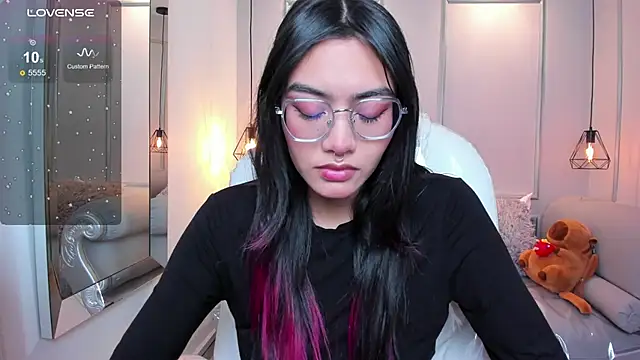 AzuraKindong online show from September 26, 2025, 7:21 pm