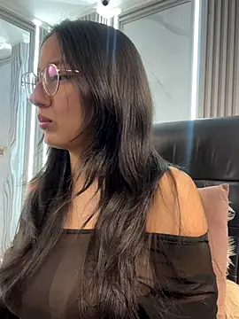 AnyaFloyd69 online show from December 3, 2025, 9:03 pm