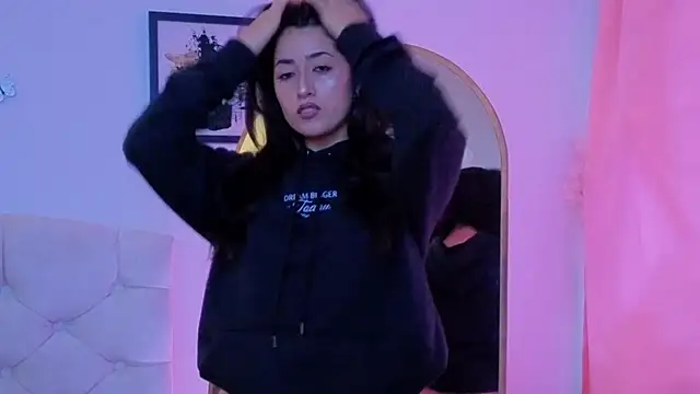 Snapshot of ChanellGV chatting on November 19, 2025, 10:32 pm ChanellGV online show from November 19, 2025, 10:32 pm