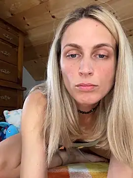 Snapshot of DanaeJustine chatting on October 8, 2025, 4:08 pm DanaeJustine online show from October 8, 2025, 4:08 pm