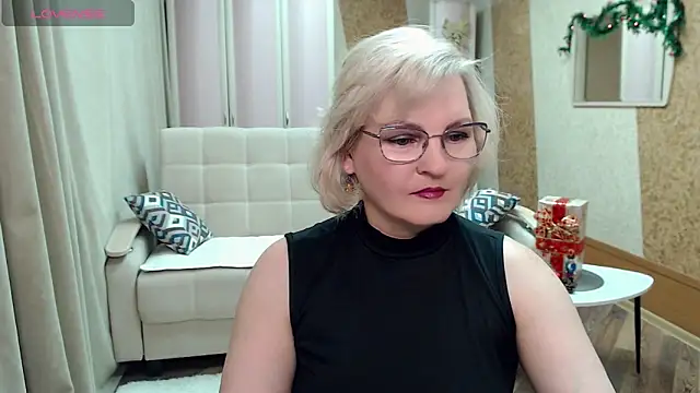 BlondeBrilliant7 online show from December 15, 2024, 2:27 pm