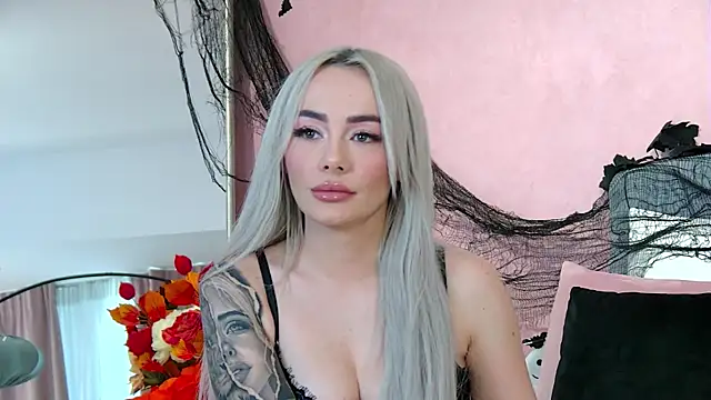 Snapshot of FrancescaMcGray chatting on October 30, 2025, 8:23 am FrancescaMcGray online show from October 30, 2025, 8:23 am