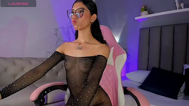 Snapshot of atenea_jones chatting on October 28, 2025, 2:45 am atenea jones online show from October 28, 2025, 2:45 am