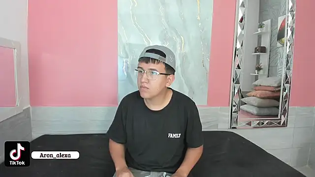 Snapshot of aron_alexa chatting on January 18, 2025, 1:29 pm aron alexa online show from January 18, 2025, 1:29 pm