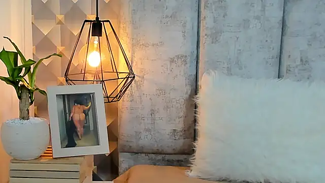 Sara Thompsoon online show from February 8, 2026, 12:03 pm