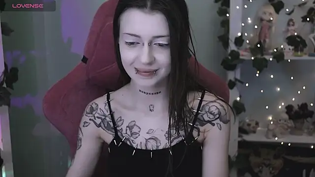 prettybones online show from June 3, 2026, 10:36 pm