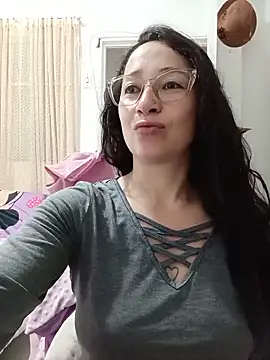 emilypoppy3 online show from May 27, 2026, 10:06 pm