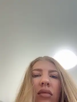 Snapshot of NewLale chatting on October 13, 2025, 3:19 am NewLale online show from October 13, 2025, 3:19 am