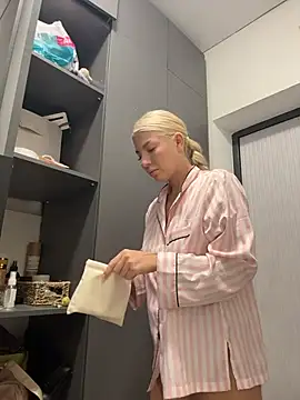 NewLale online show from April 6, 2026, 1:56 am