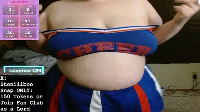 Snapshot of Stoniiiboo chatting on December 14, 2025, 2:33 pm Stoniiiboo online show from December 14, 2025, 2:33 pm