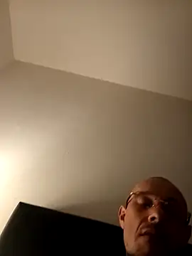 Guitccch online show from April 9, 2026, 8:48 pm