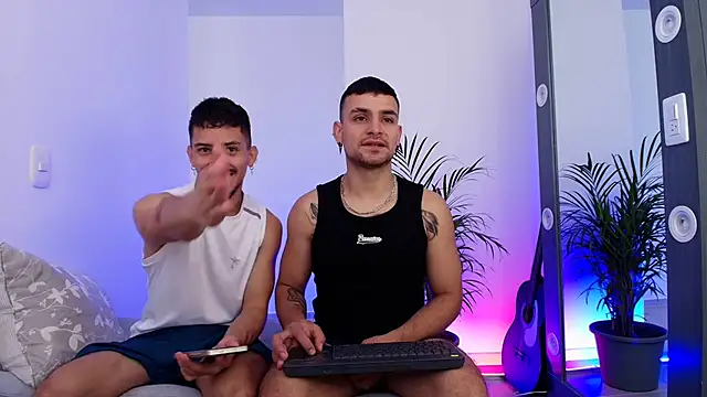 Snapshot of Aron-santoro chatting on November 13, 2025, 4:00 pm Aron-santoro online show from November 13, 2025, 4:00 pm