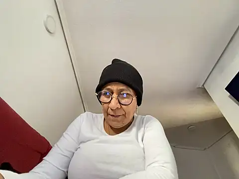 sweeviolet online show from December 20, 2024, 10:38 am