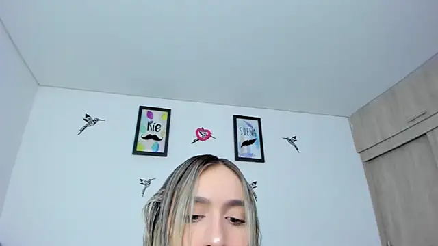 Snapshot of im_sarah34 chatting on November 15, 2025, 6:45 pm im sarah34 online show from November 15, 2025, 6:45 pm