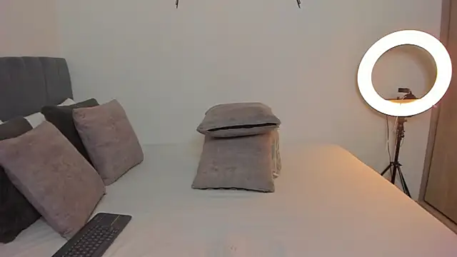 Snapshot of im_sarah34 chatting on October 24, 2025, 12:20 am im sarah34 online show from October 24, 2025, 12:20 am