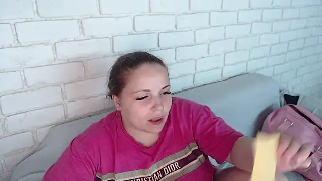 Crazyy girl  online show from June 10, 2026, 3:24 pm