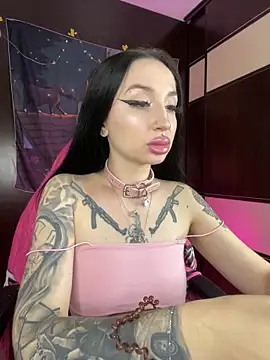 Snapshot of Molly__Moon chatting on October 2, 2025, 2:48 am Molly  Moon online show from October 2, 2025, 2:48 am