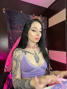 Snapshot of Molly__Moon chatting on September 21, 2025, 4:28 am Molly  Moon online show from September 21, 2025, 4:28 am