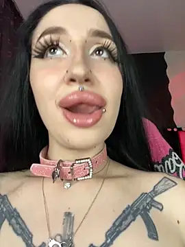 Snapshot of Molly__Moon chatting on February 27, 2025, 5:51 am Molly  Moon online show from February 27, 2025, 5:51 am