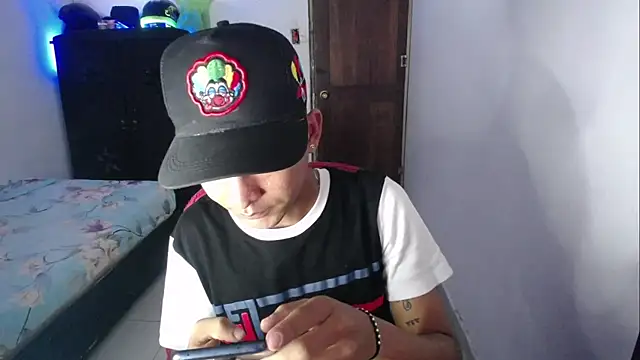 Sxntisaul   online show from February 9, 2025, 6:16 pm