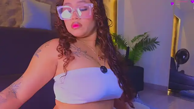 Isa  Blanc online show from February 13, 2026, 11:38 pm