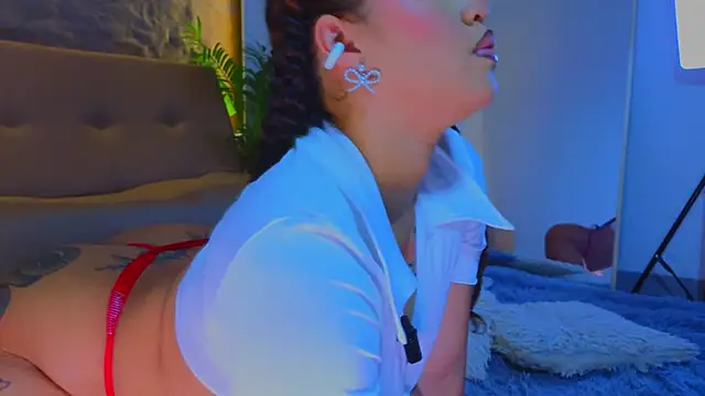 Snapshot of Isa__Blanc chatting on November 6, 2025, 3:21 am Isa Blanc online show from November 6, 2025, 3:21 am