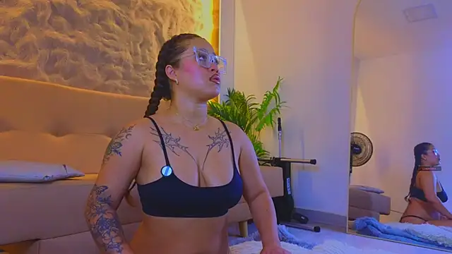 Snapshot of Isa__Blanc chatting on November 28, 2025, 3:07 am Isa Blanc online show from November 28, 2025, 3:07 am