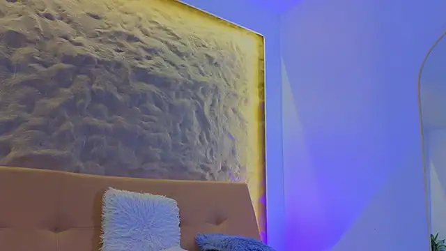 Snapshot of Isa__Blanc chatting on October 23, 2025, 3:16 am Isa Blanc online show from October 23, 2025, 3:16 am