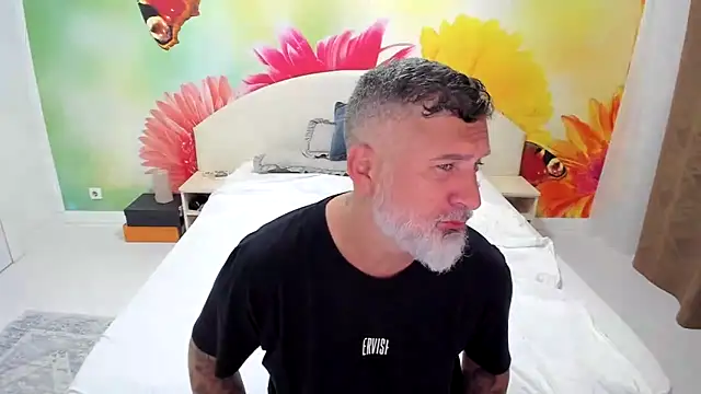 Snapshot of BlowMyXXL chatting on November 25, 2025, 4:18 pm BlowMyXXL online show from November 25, 2025, 4:18 pm