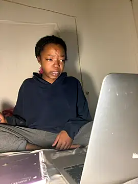 Snapshot of minimama69 chatting on November 6, 2025, 9:46 am minimama69 online show from November 6, 2025, 9:46 am