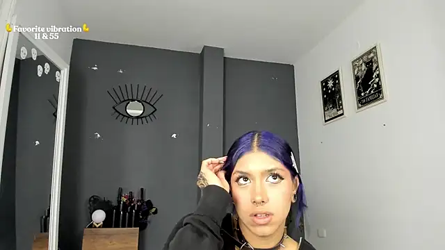 Snapshot of Raven_Witch_ chatting on May 8, 2026, 6:12 pm Raven Witch online show from May 8, 2026, 6:12 pm