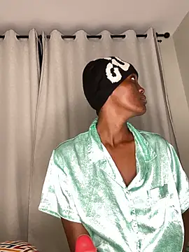 Snapshot of Fanclubbbbb chatting on November 12, 2025, 12:15 am Fanclubbbbb online show from November 12, 2025, 12:15 am