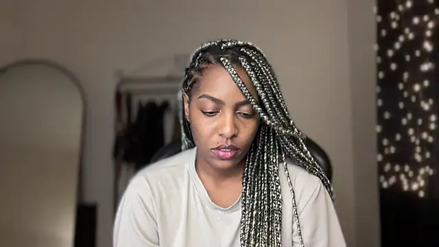 marisilva br online show from November 14, 2025, 11:08 pm