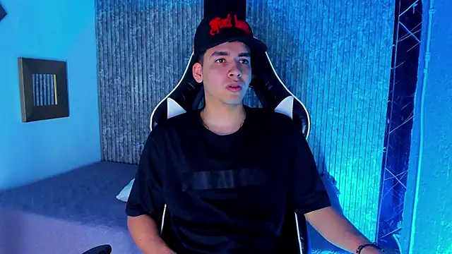 Mike 0233  online show from December 14, 2025, 4:29 am