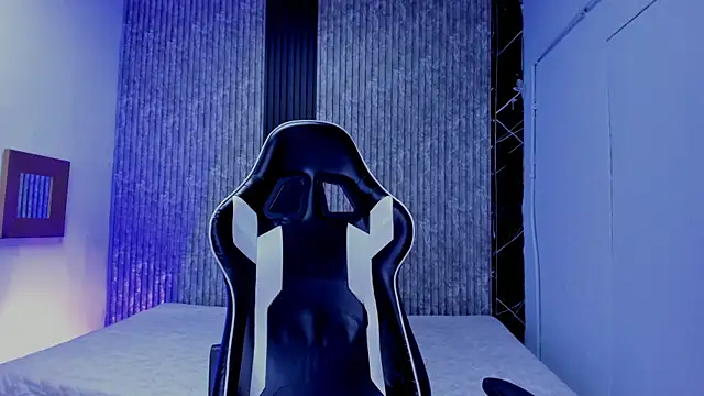 Mike 0233  online show from November 25, 2025, 4:46 am