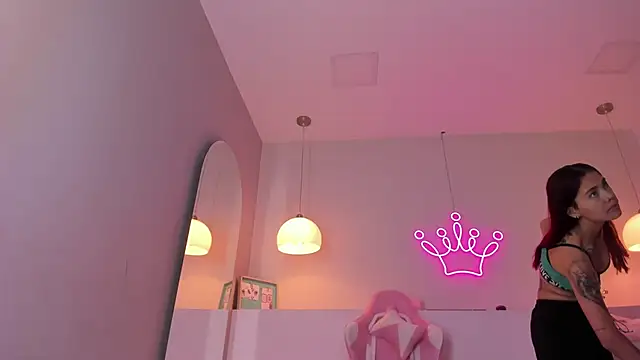 Snapshot of violeth_hill chatting on December 14, 2025, 6:35 pm violeth hill online show from December 14, 2025, 6:35 pm