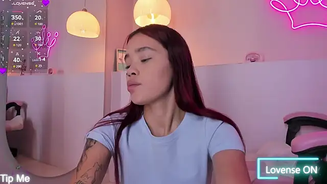 Snapshot of violeth_hill chatting on November 21, 2025, 7:57 pm violeth hill online show from November 21, 2025, 7:57 pm