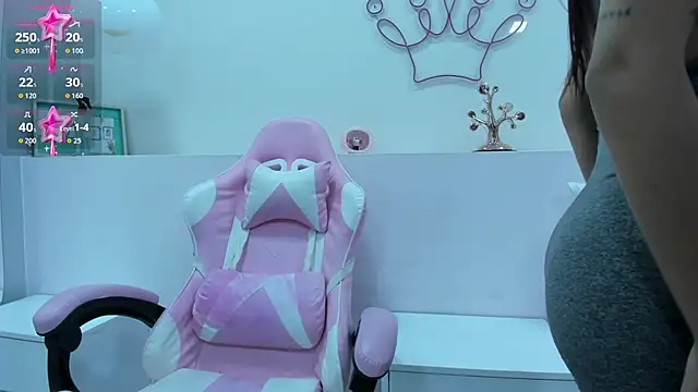 Snapshot of violeth_hill chatting on October 23, 2025, 7:56 pm violeth hill online show from October 23, 2025, 7:56 pm