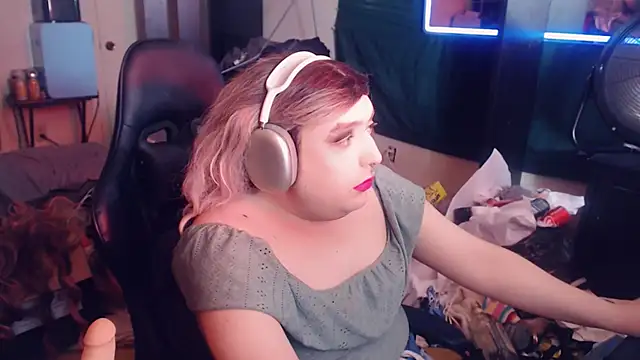 Chrissie Ohna online show from February 11, 2025, 6:33 pm